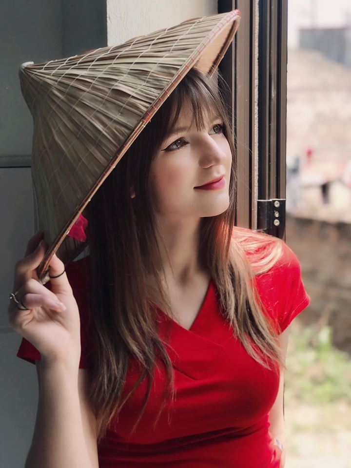 nhan sac Alexandra Rud anh 14