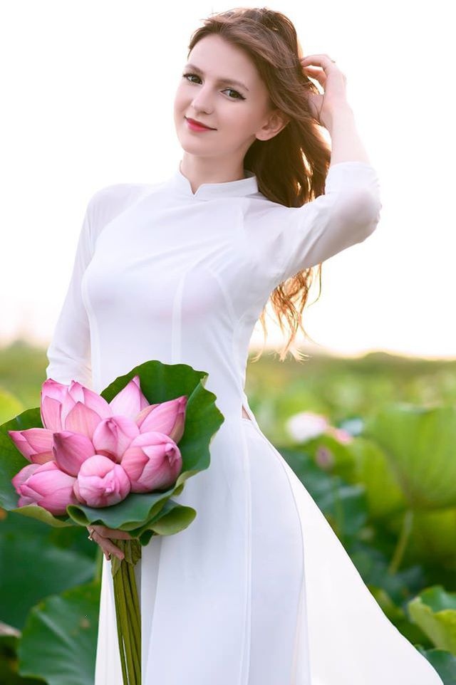 nhan sac Alexandra Rud anh 12