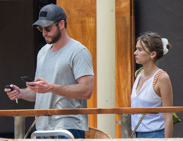 ban gai moi Liam Hemsworth anh 1