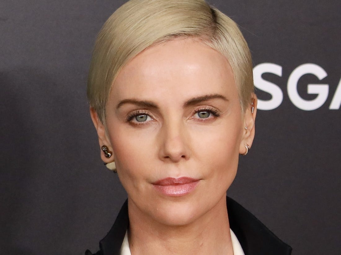 Charlize Theron chia se ve dem chung kien me giet cha hinh anh