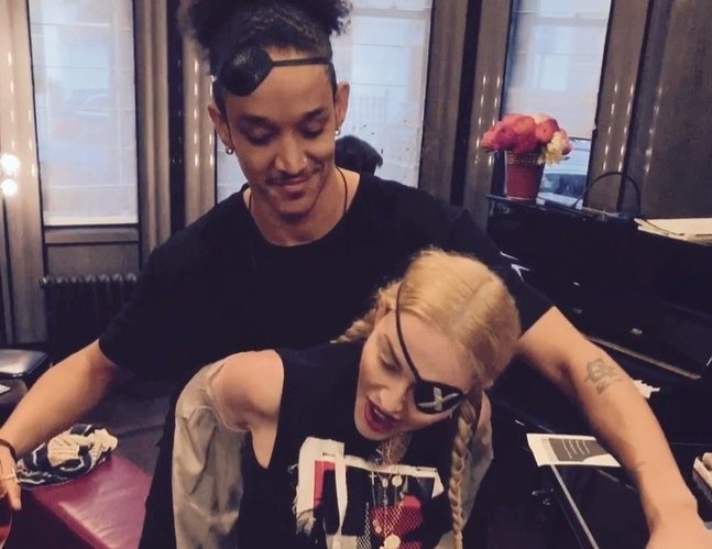 Madonna au yem nguoi tinh kem 36 tuoi hinh anh