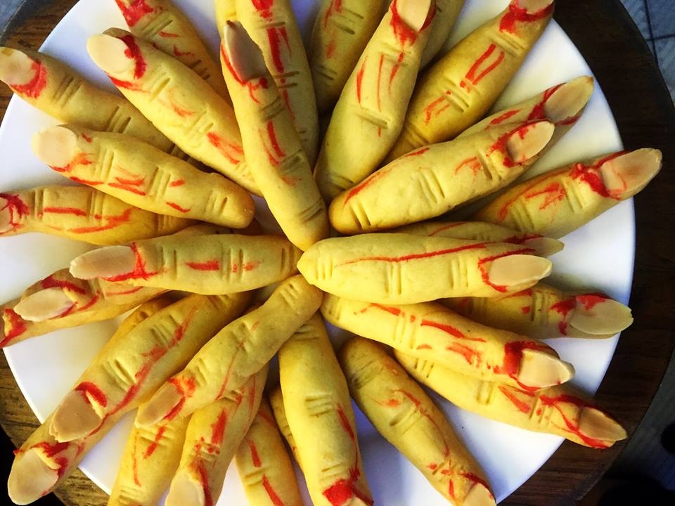 Do an tao hinh kinh di dip Halloween o TP.HCM hinh anh