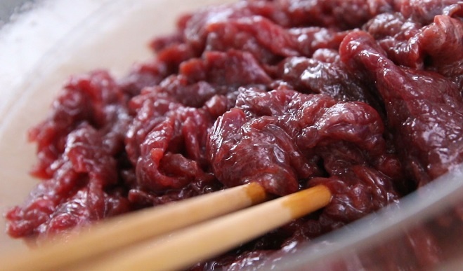 Cach xao thit bo mem, ngot, giu duoc gia tri dinh duong cao hinh anh