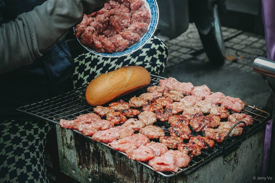 Thuong thuc banh mi thit nuong ngon nhat the gioi tai Sai Gon hinh anh