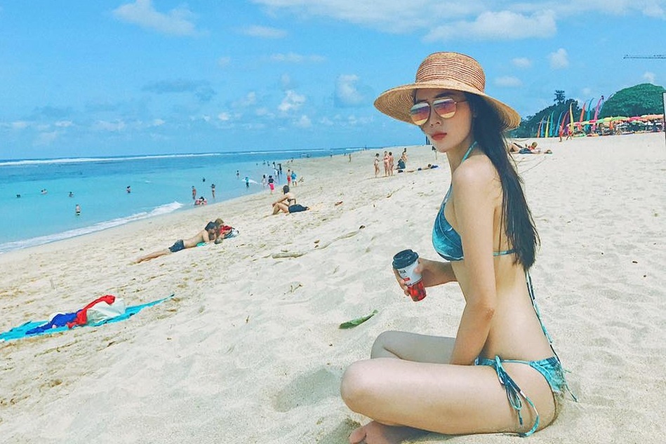 Hoa hau Ky Duyen khoe dang tai thien duong bien dao Bali hinh anh