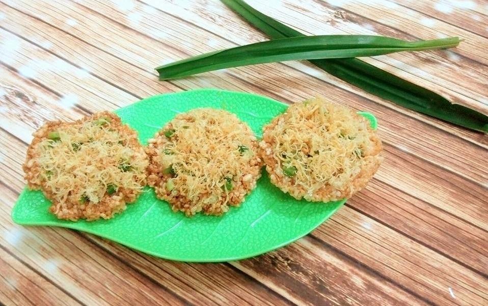 Tu lam com chay cha bong thom ngon, gion rum hinh anh