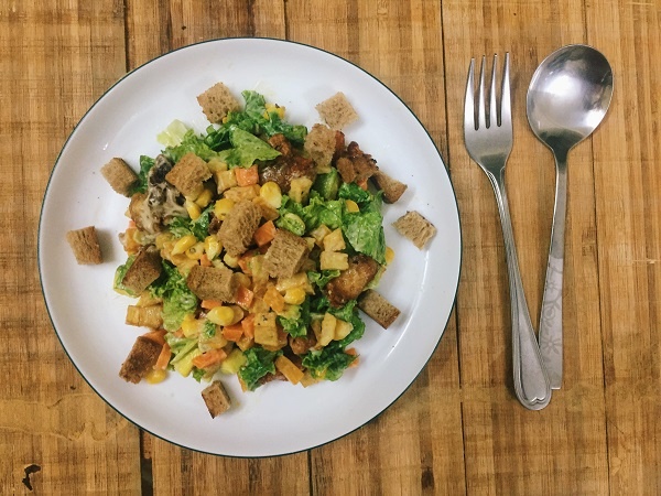 Salad tron ga chien gion anh 3