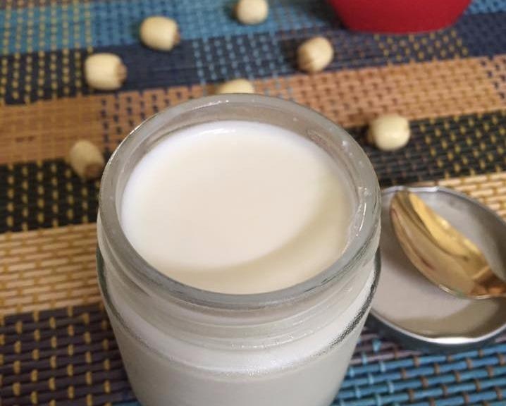 Lam sua chua hat sen moi la, giai nhiet ngay he hinh anh