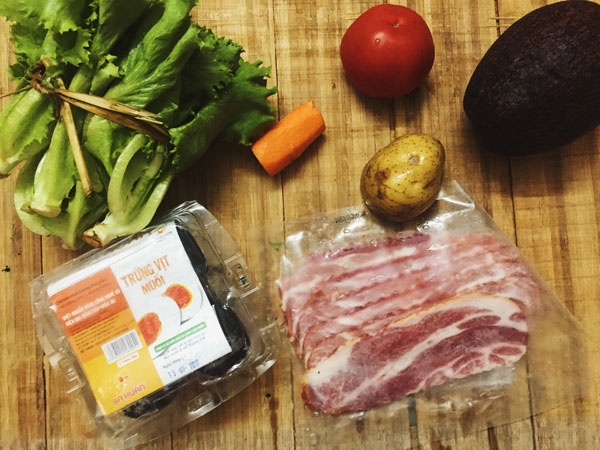Salad trứng muối thịt hun khói ảnh 1 Salad trung muoi thit hun khoi anh 1