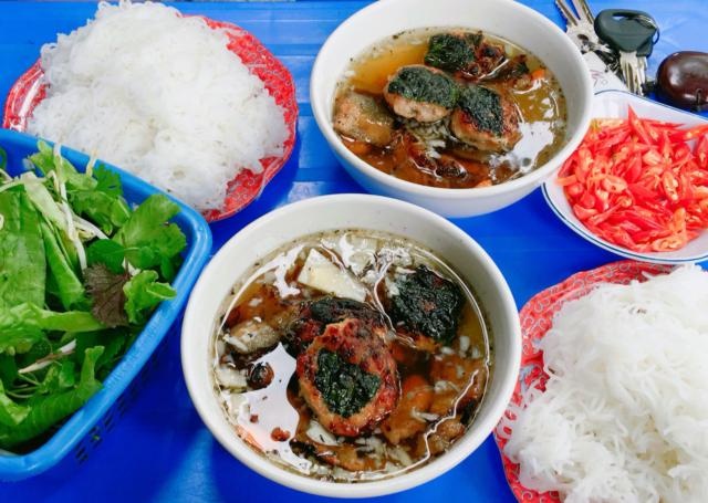 Nhung quan bun cha luon dong nghit khach o Ha Noi hinh anh