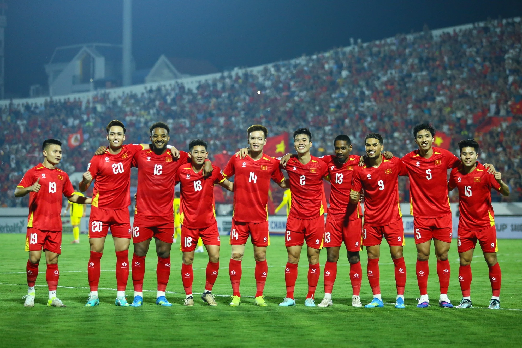 Ve xem tuyen Viet Nam tang gia gap 3 lan hinh anh