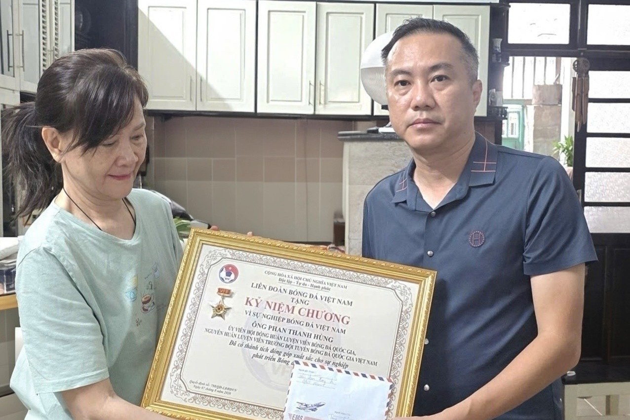 VFF tri ân HLV Phan Thanh Hùng