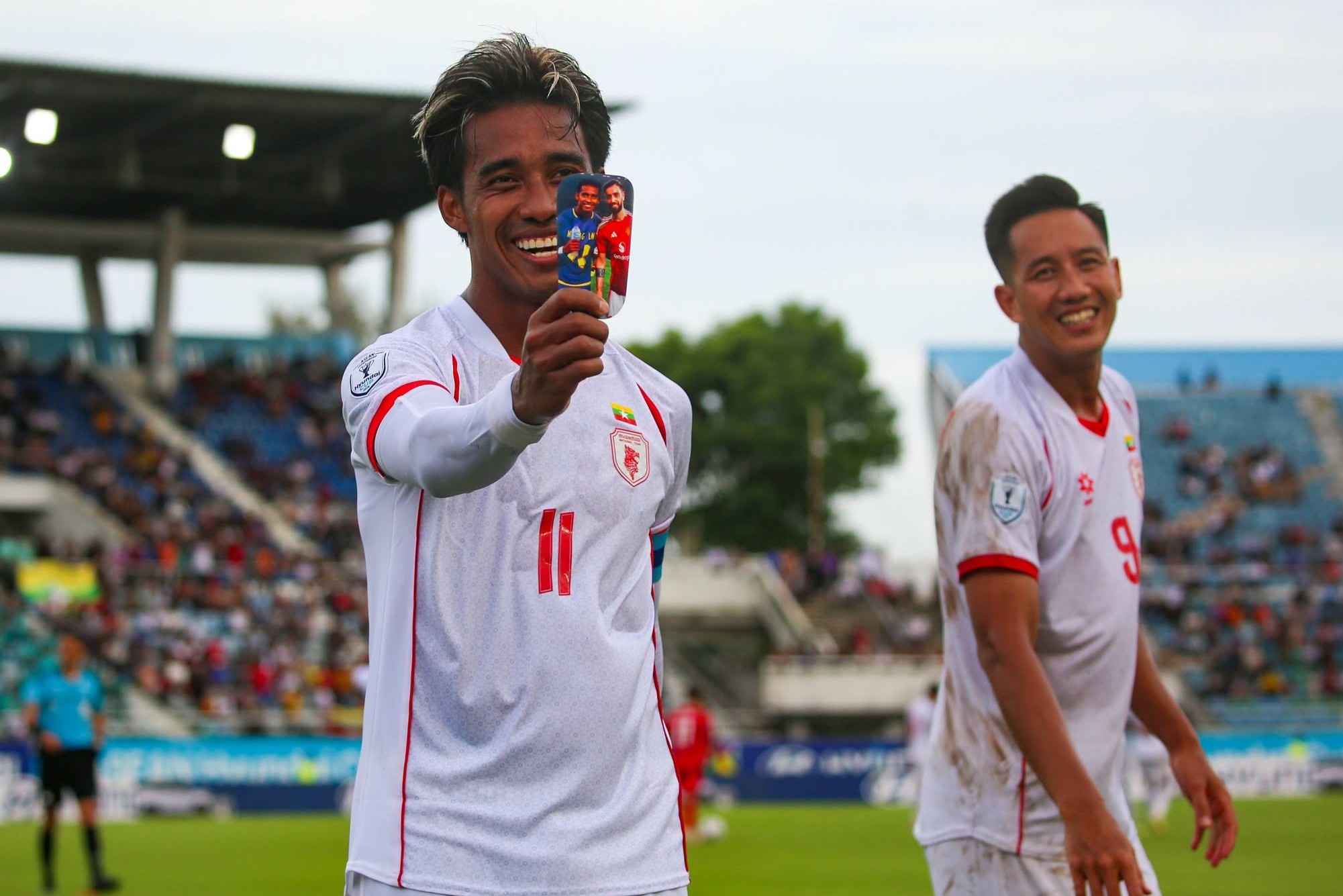 Hay nhất ASEAN Cup nhưng về nước sớm