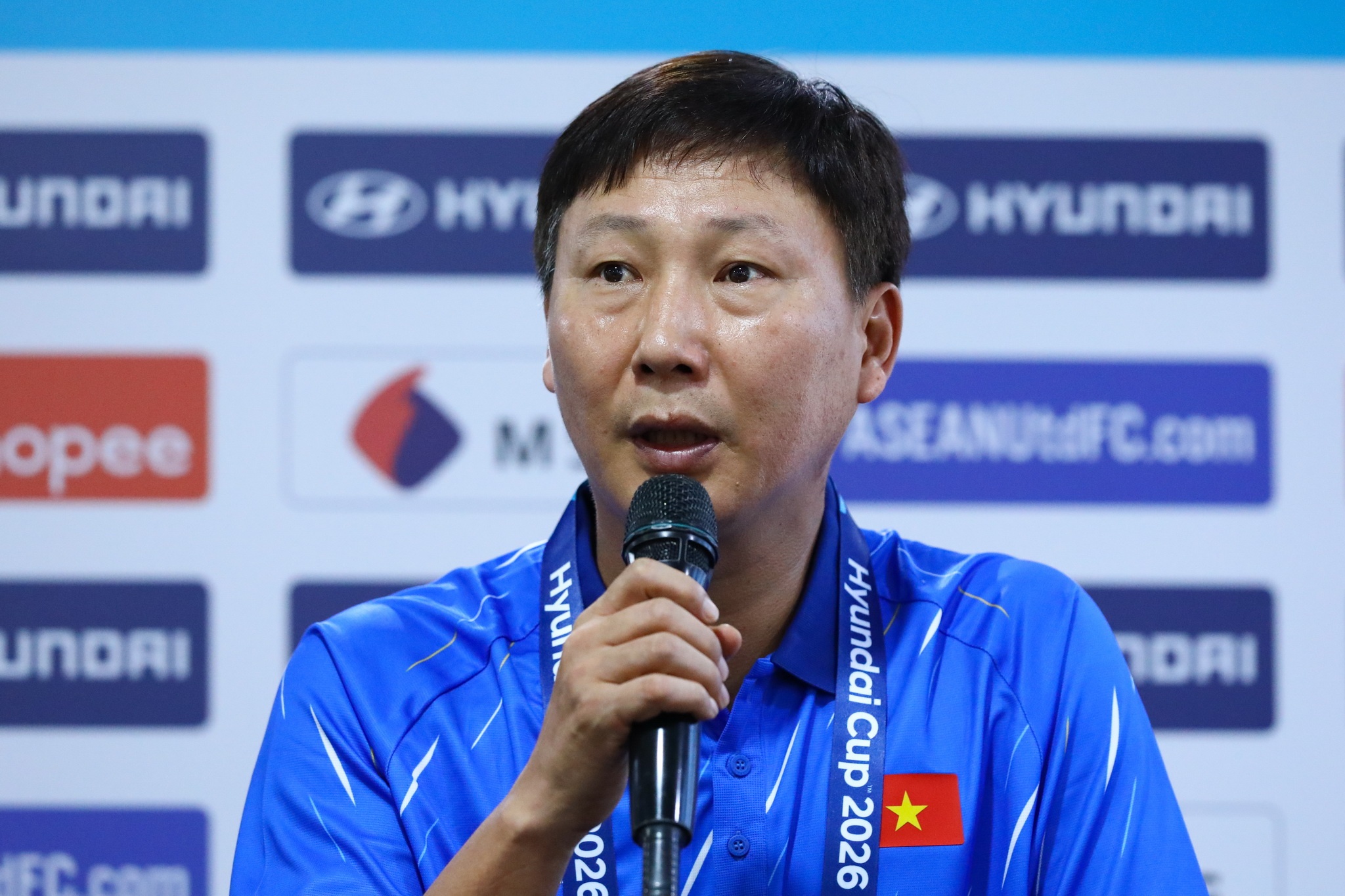Phóng viên Malaysia hỏi xoáy về trận thua 0-4, HLV Kim đáp trả