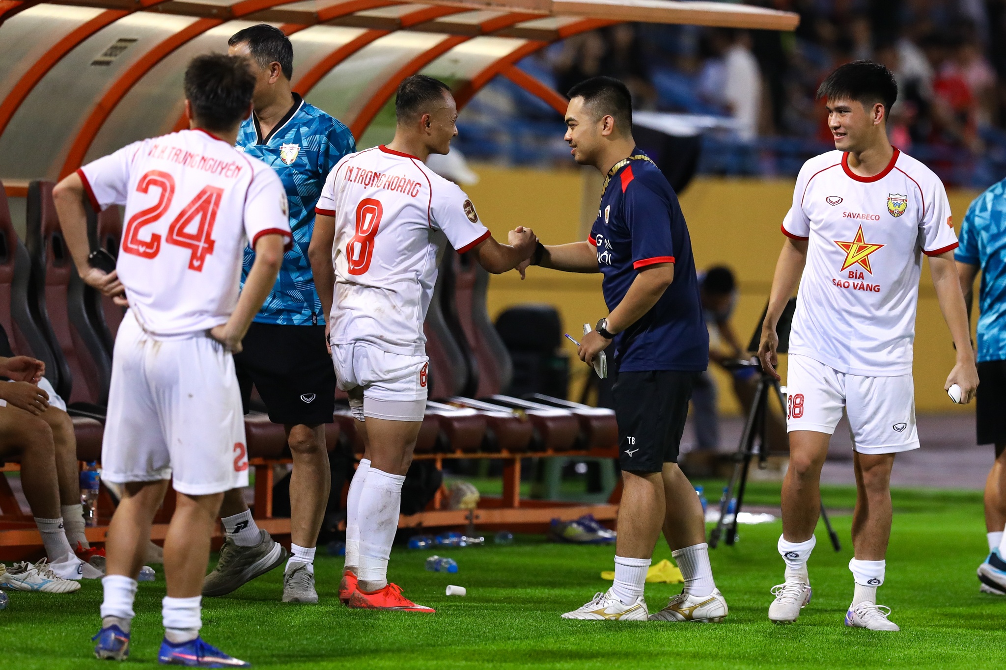 Trọng Ho&agrave;ng V.League ảnh 13
