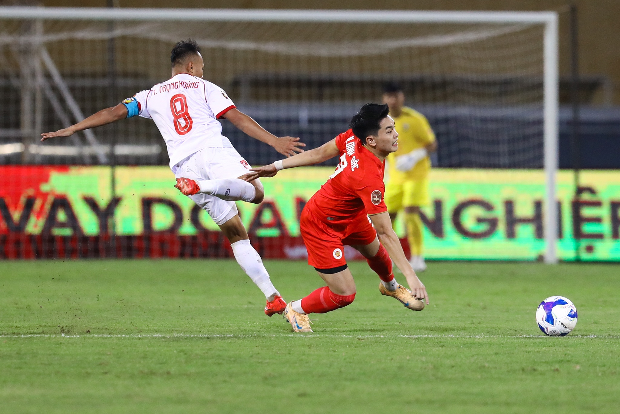 Trọng Ho&agrave;ng V.League ảnh 4