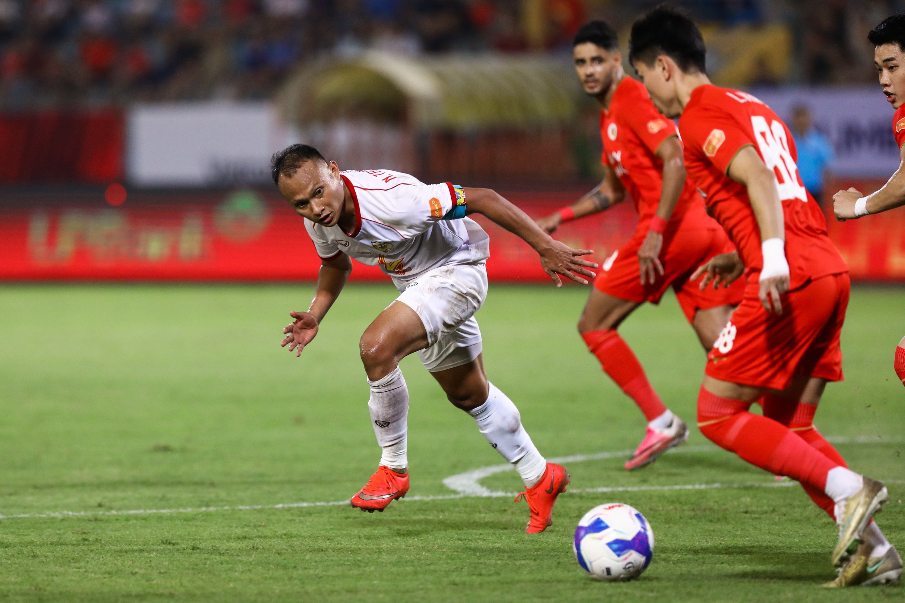 Trọng Ho&agrave;ng V.League ảnh 7