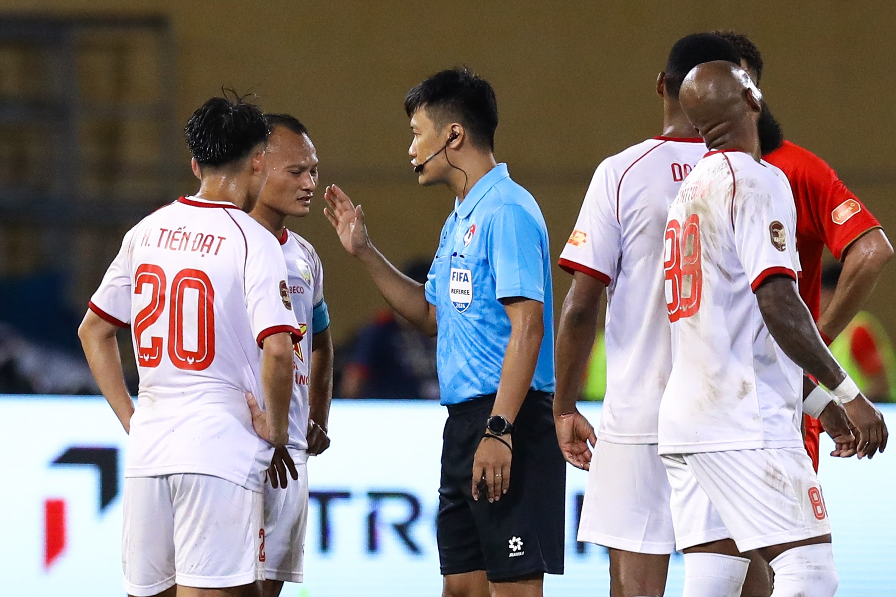 Trọng Ho&agrave;ng V.League ảnh 8