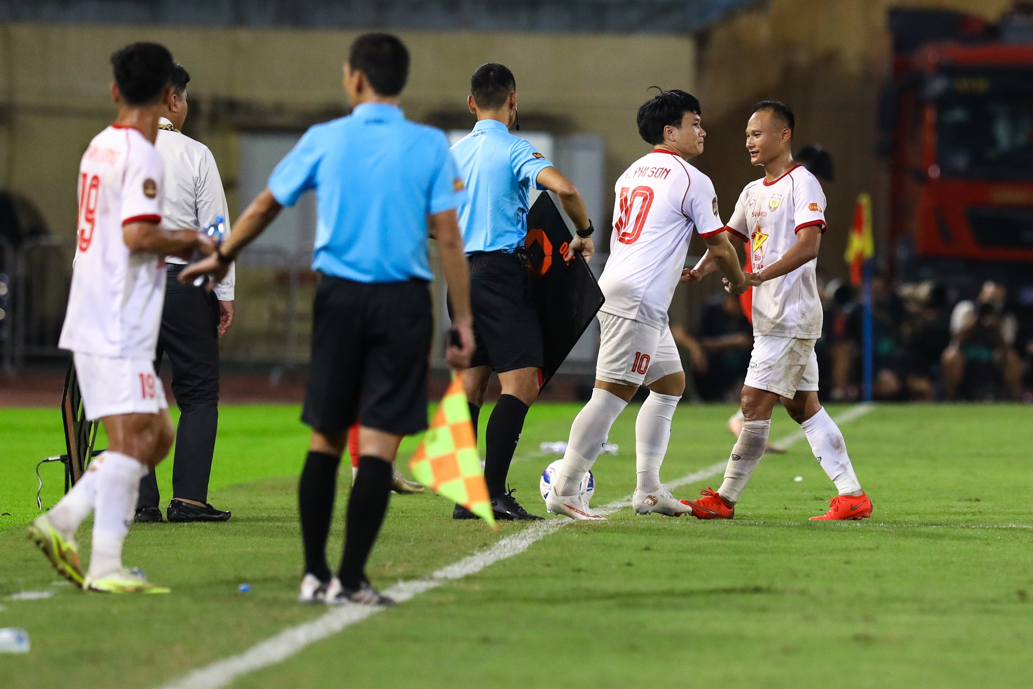 Trọng Ho&agrave;ng V.League ảnh 9