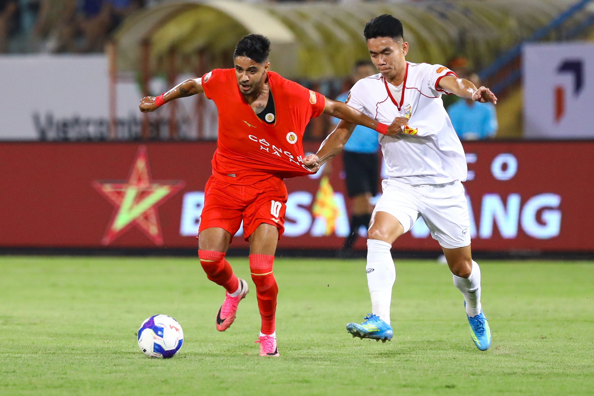 Trọng Ho&agrave;ng V.League ảnh 10
