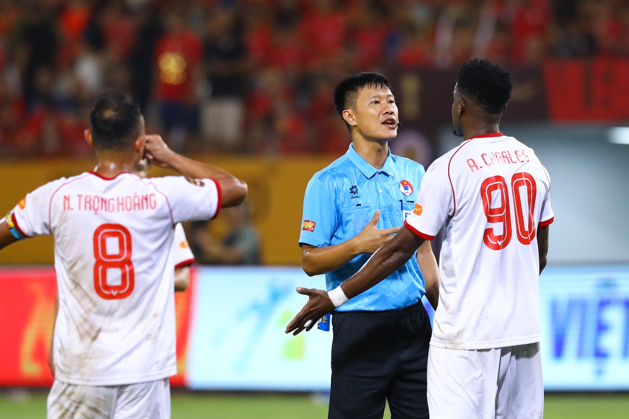 VAR giúp CLB Công an Hà Nội đánh bại Hà Tĩnh