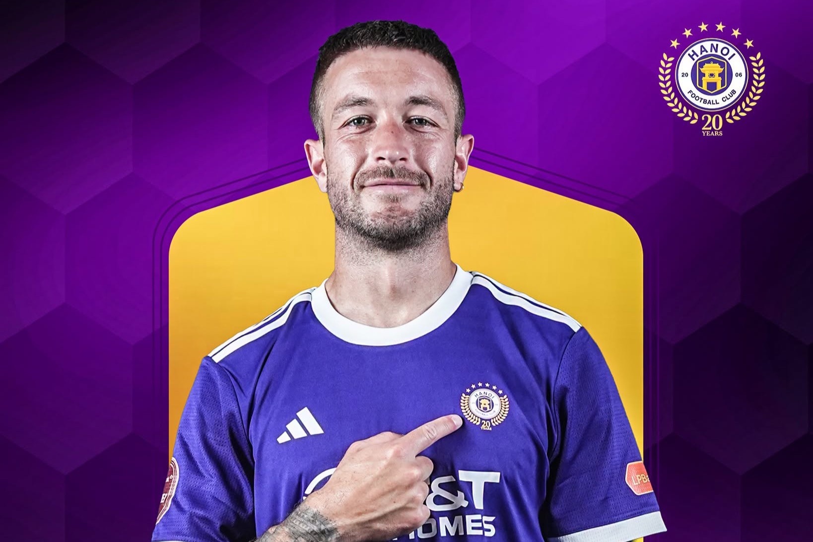 Adam Taggart H&agrave; Nội ảnh 1