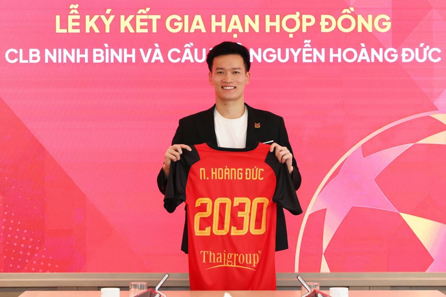 Hoàng Đức ở lại CLB Ninh Bình tới tuổi 32
