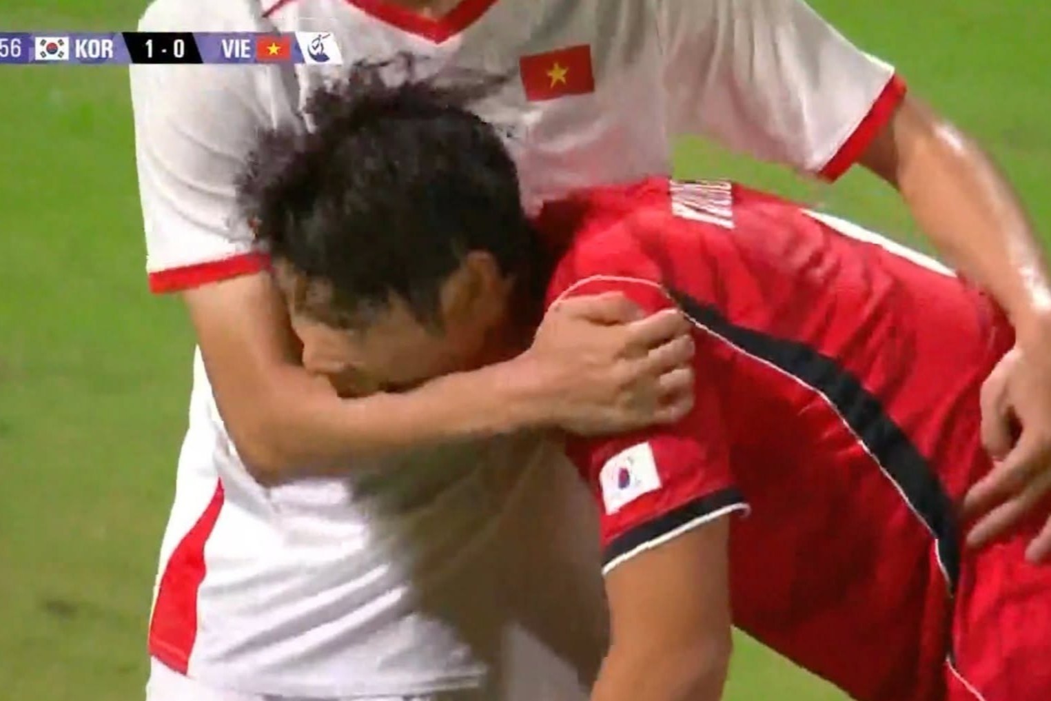 Cầu thủ U23 Hàn Quốc cắn trung vệ Việt Nam cao 1,96 m