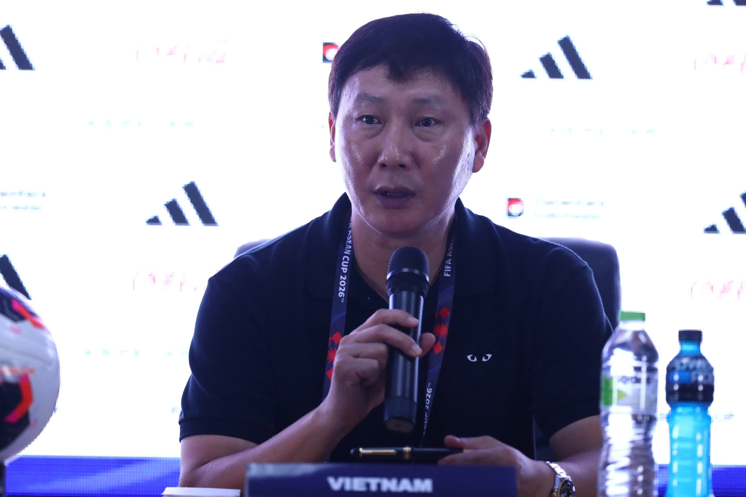 HLV Kim: 'Tuyển Việt Nam may mắn hơn Philippines'