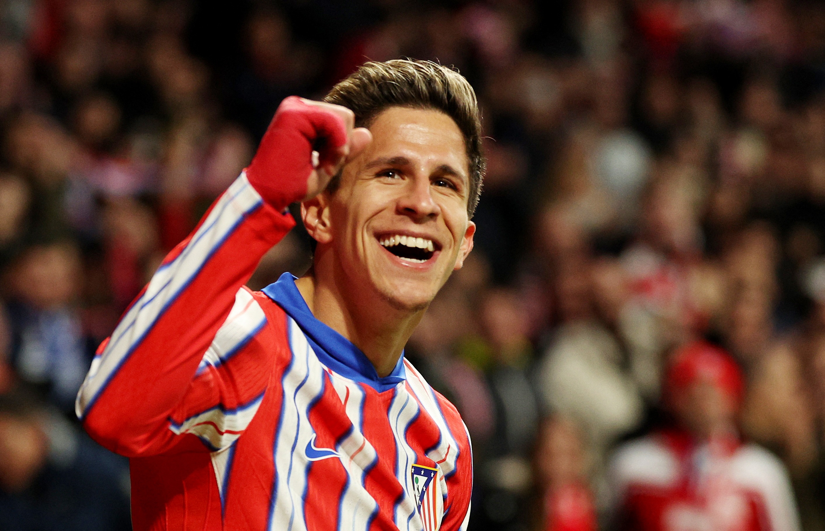 Con trai HLV Simeone toa sang ruc ro hinh anh