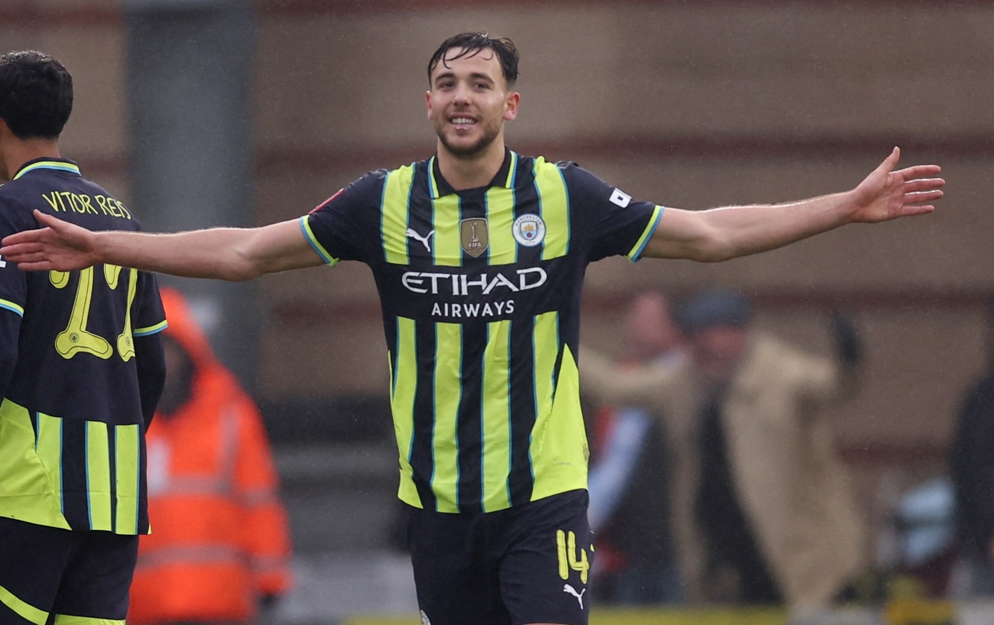 Tan binh 60 trieu euro cua Man City ra mat tham hoa hinh anh