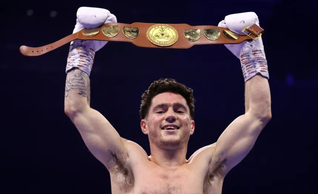 Vo si qua doi khi bao ve dai vo dich hinh anh