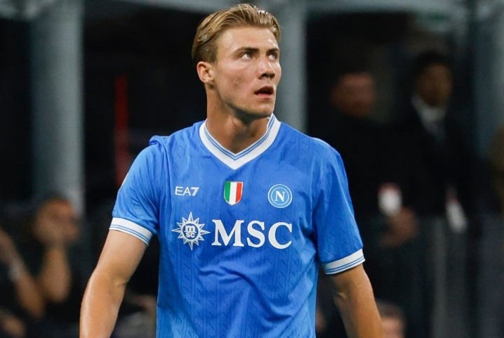 Hojlund cung dong doi nhan trai dang hinh anh