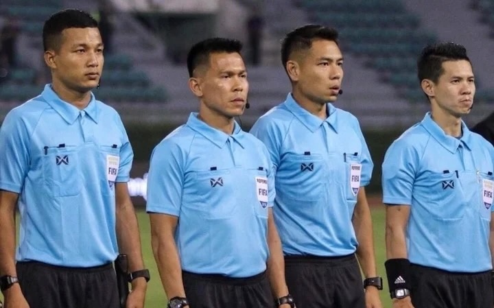 Trong tai tung bi doi cu cua Van Lam kien bat chung ket nguoc V.League hinh anh