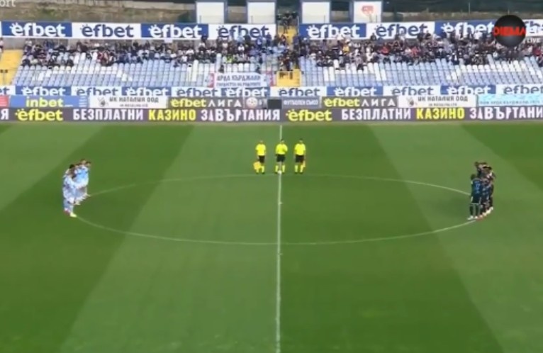 CLB danh phut mac niem cho cau thu con song hinh anh