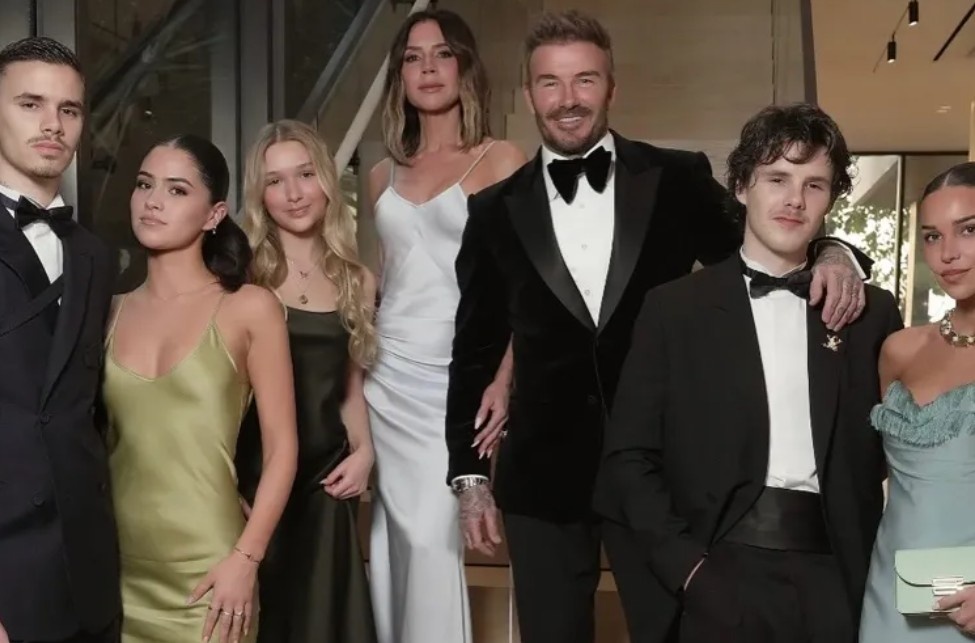 Gia dinh Beckham luc duc vi mot co gai hinh anh