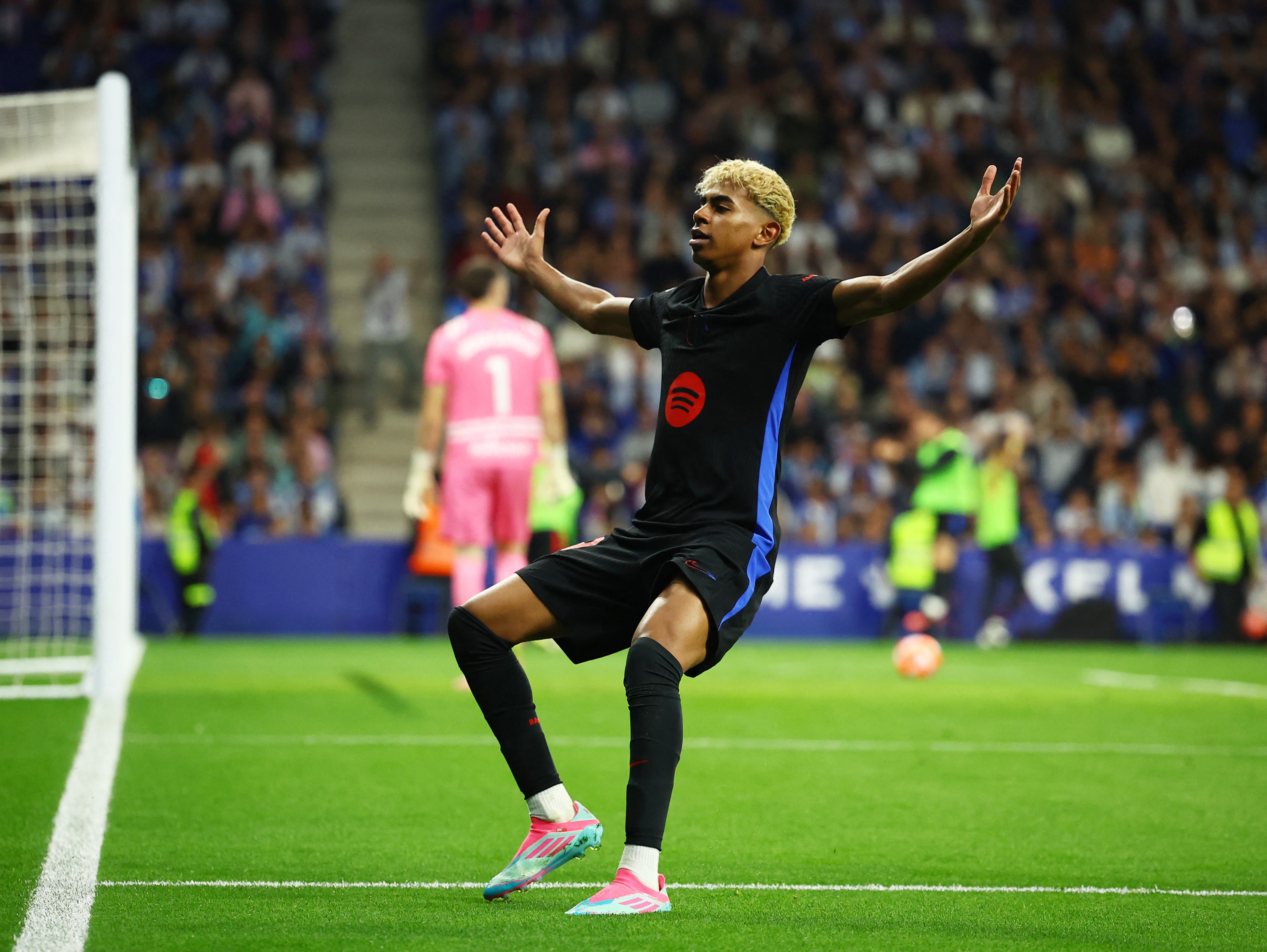 Barcelona vo dich anh 1