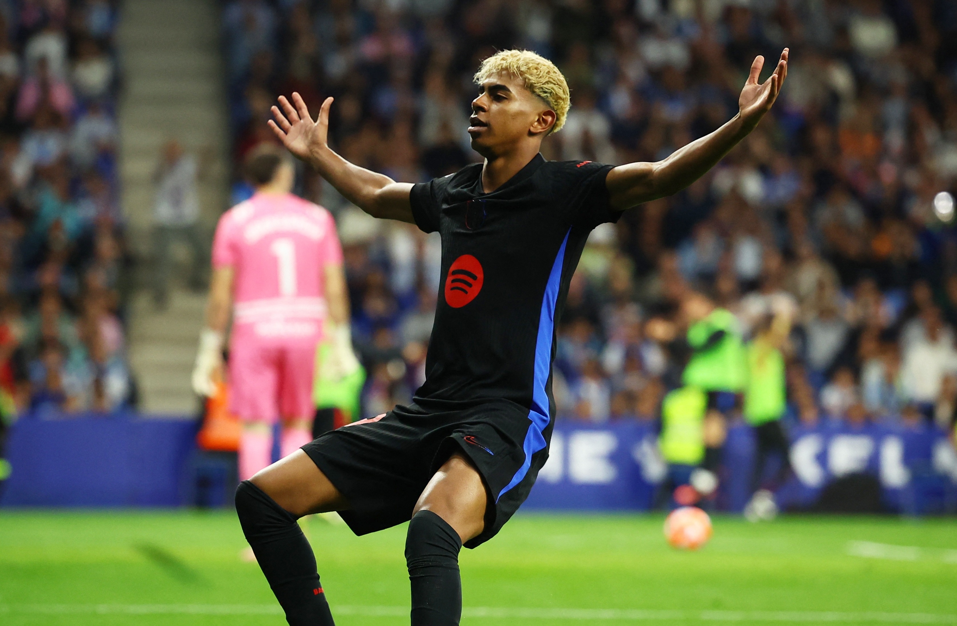 Phan ung cua Real khi Barca vo dich hinh anh