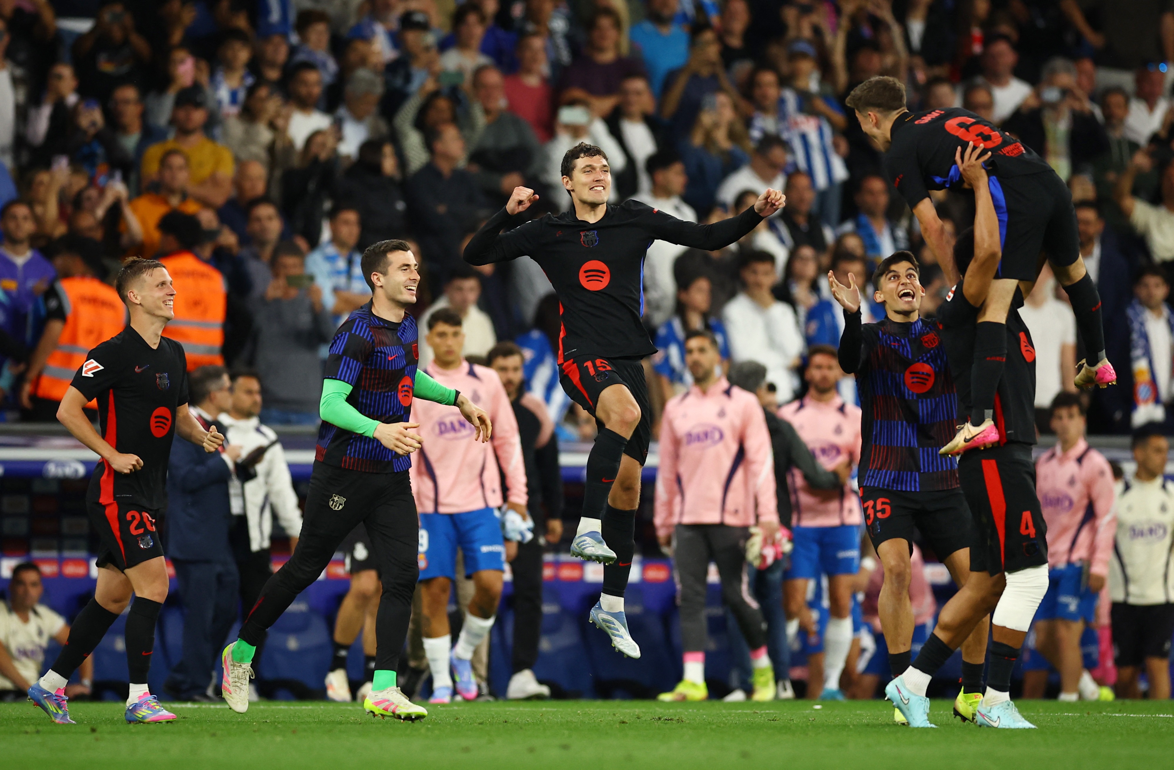 Barcelona vo dich anh 4