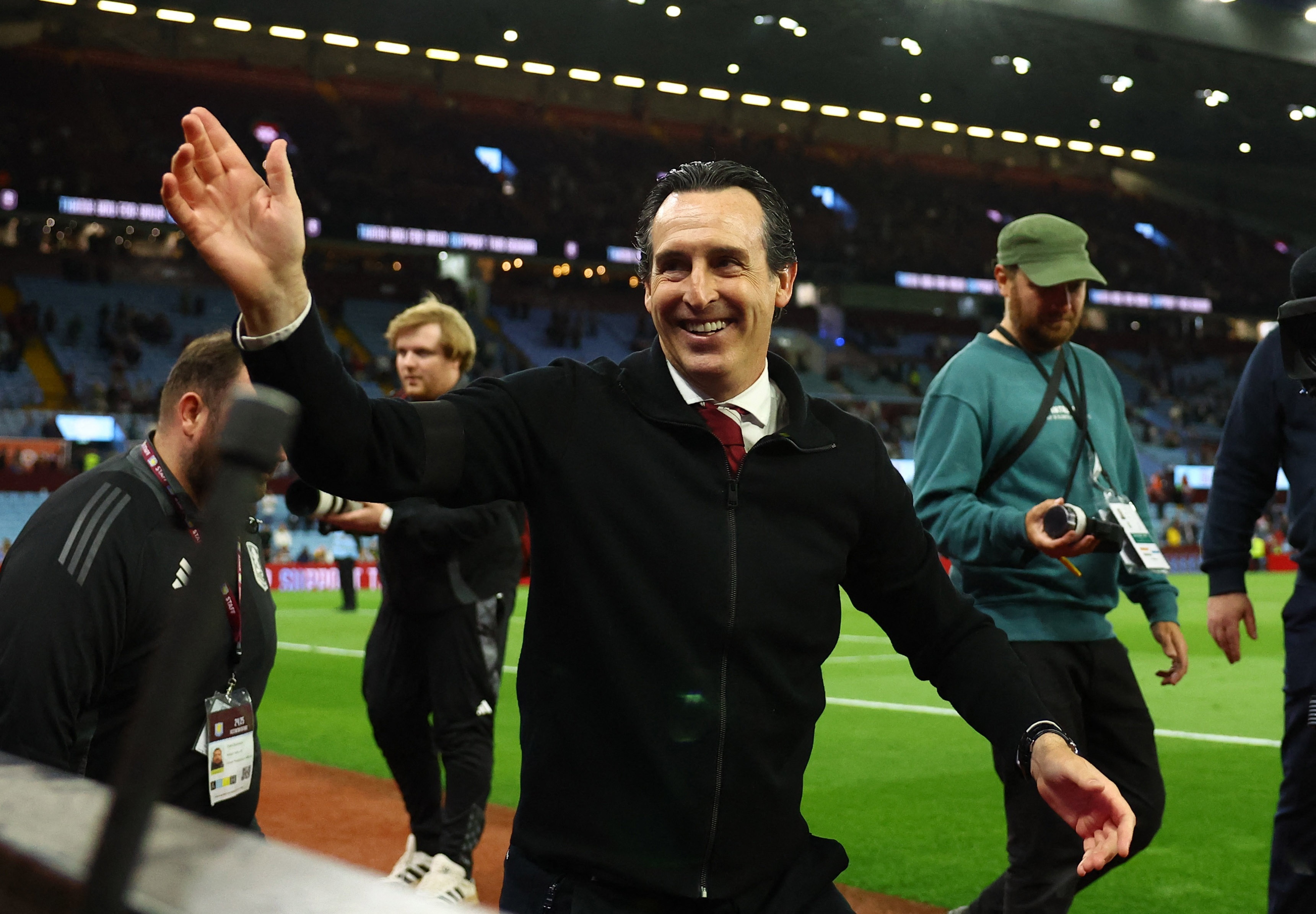 Aston Villa dau Tottenham anh 1