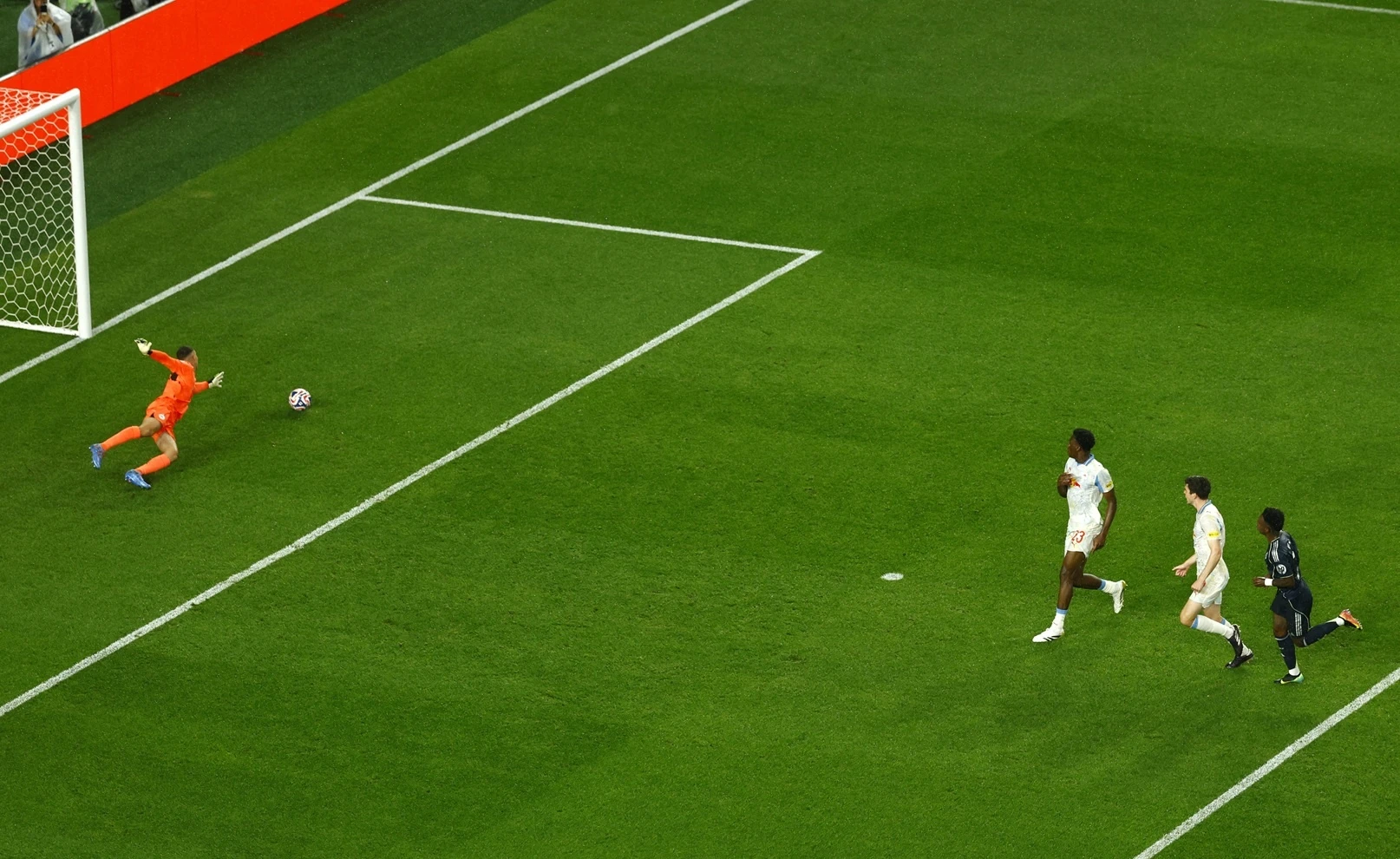 Real dau Salzburg anh 3