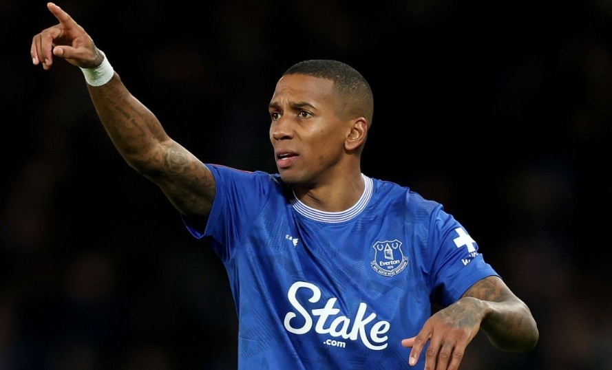 Young gay ngo ngang o tuoi 40 hinh anh