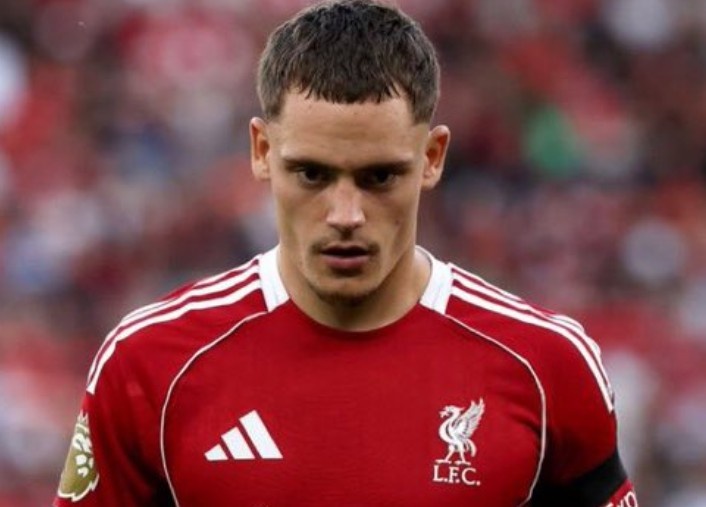 Tan binh 125 trieu euro ra mat tham hoa tai Premier League hinh anh