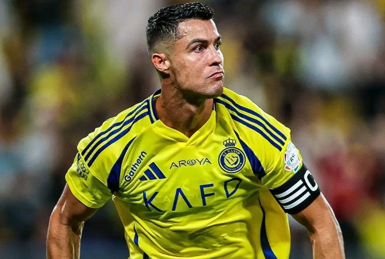 Benzema nhan ket dang khi thach thuc Ronaldo hinh anh