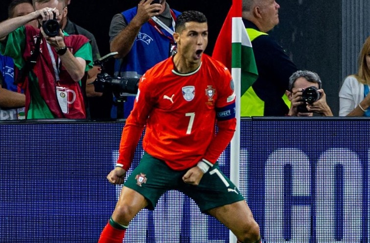 Ban thang lich su cua Ronaldo hinh anh