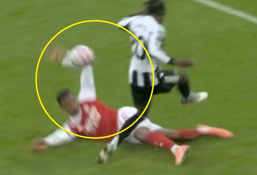 Quyet dinh gay phan no trong tran thang cua Arsenal hinh anh