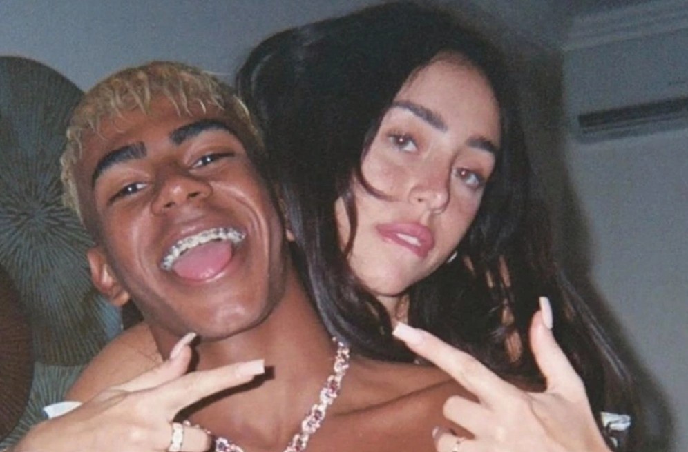 Yamal chia tay ban gai hinh anh