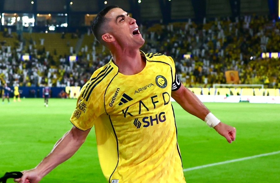 Ronaldo ghi ban sau quyet dinh 'co mui' cua trong tai hinh anh