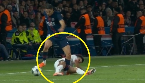 Hakimi bat khoc sau pha vao bong ron nguoi hinh anh