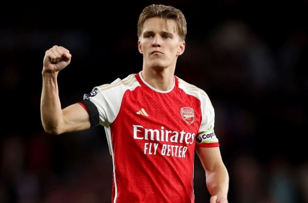 Arsenal het gia ky luc cho Odegaard hinh anh